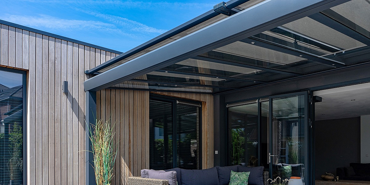 aluminium verandazonwering met spansysteem V920 Riva V610 Oslo VS716 - sterk doek - maatwerk - indrukwekkende sterkte-resize