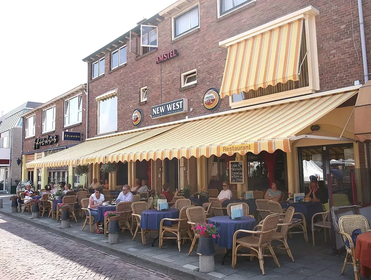 Horecazonwering schaararmscherm zonnetent stijlvolle zonwering stevige constructie voor grote terrassen