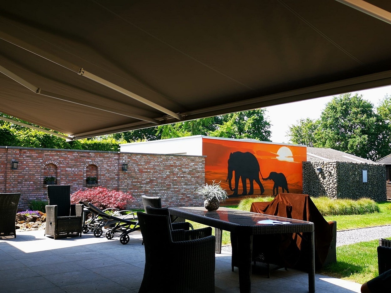 somfy knikarmscherm met doek - sterke constructie
