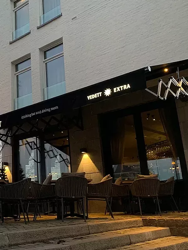 Schaararm horeca duurzame constructie hoogwaardig staal maatwerk zonnetent terras