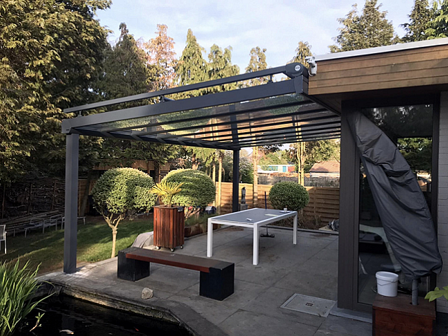 Glazen overkapping pergola