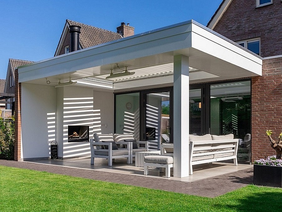 zicht op tuin - aluminium lamellendak wit haard resize elektrische zonwering terrasoverkapping overkapping met lamellen